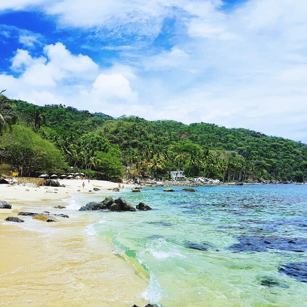 Foto vista panorâmica do mar contra o céu nublado