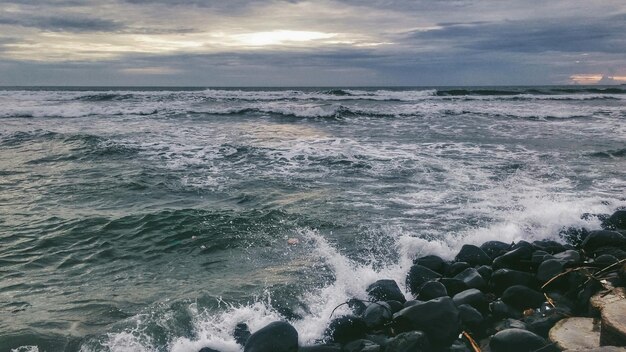 Foto vista panorâmica do mar contra o céu