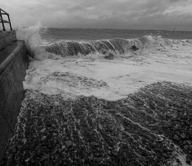 Foto vista panorâmica do mar contra o céu