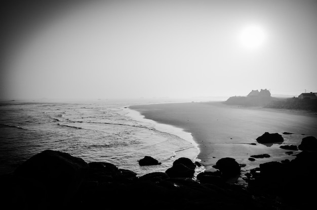 Vista panorâmica do mar contra o céu