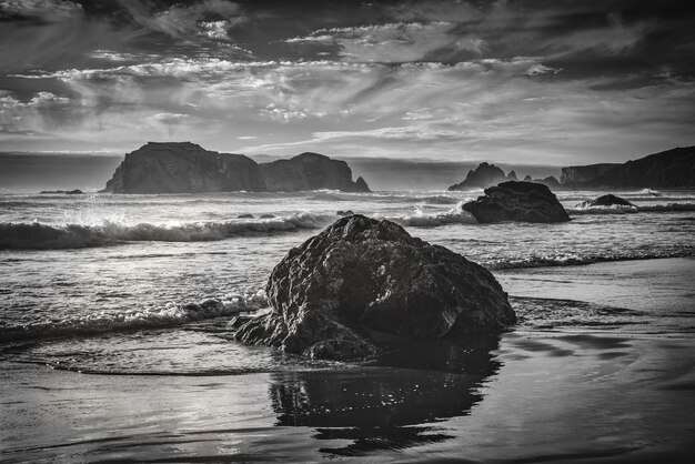 Vista panorâmica do mar contra o céu