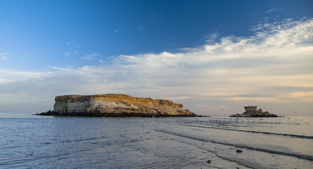 Vista panorâmica do mar contra o céu