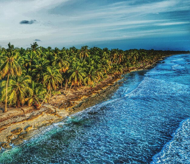 Vista panorâmica do mar contra o céu