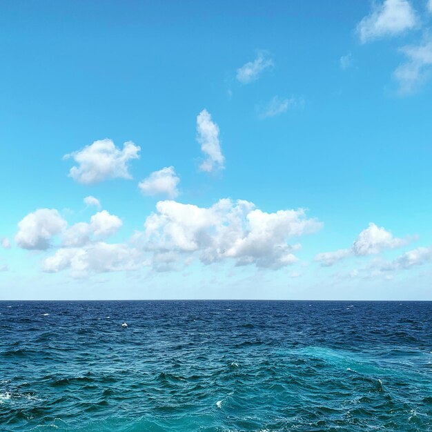 Foto vista panorâmica do mar contra o céu