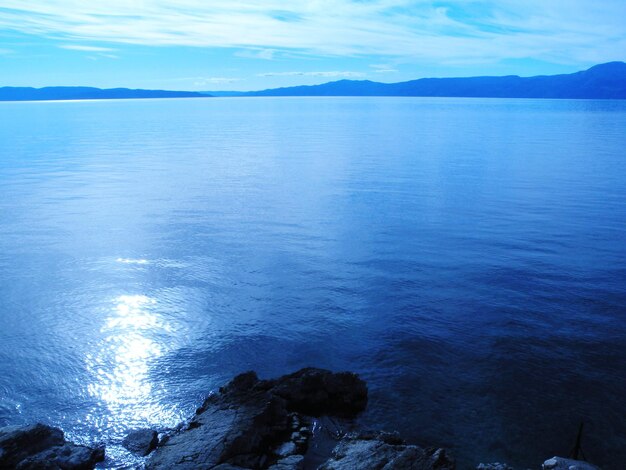 Foto vista panorâmica do mar contra o céu