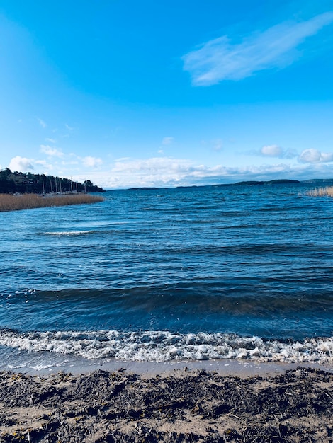 Vista panorâmica do mar contra o céu