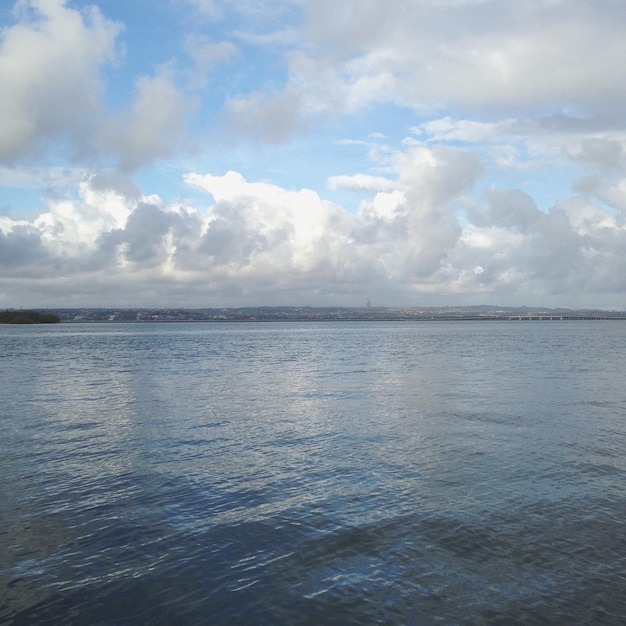 Foto vista panorâmica do mar contra o céu