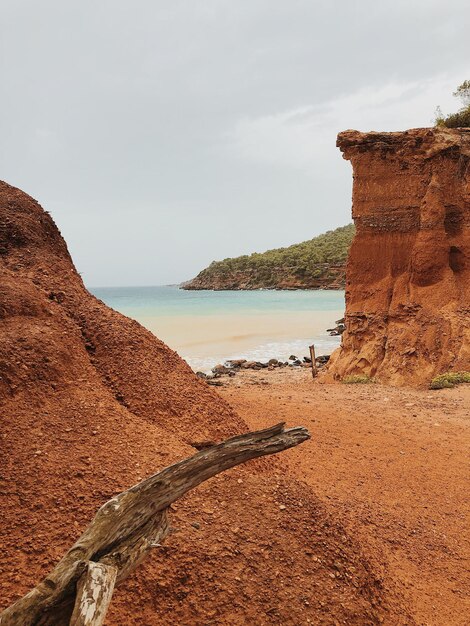 Vista panorâmica do mar contra o céu