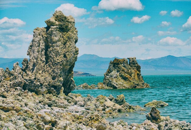 Vista panorâmica do mar contra o céu