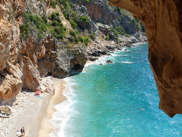 Foto vista panorâmica do mar de um penhasco