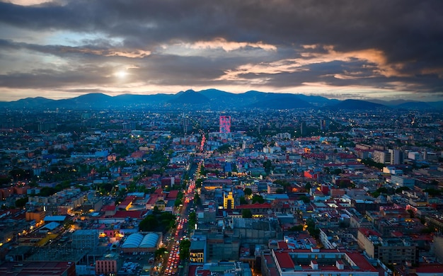 Vista panorâmica do México do horizonte da Cidade do México do deck de observação na Torre Latinoamericana