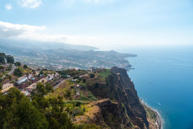 Vista panorâmica do miradouro mais alto chamado Cabo Girão no Funchal Madeira