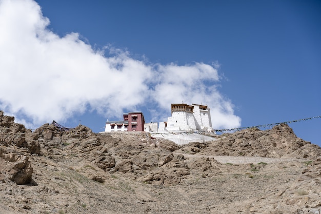 Vista panorâmica do mosteiro de Lamayuru em Ladakh, Índia.