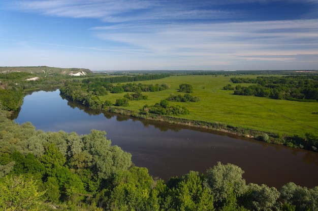 Vista panorâmica do rio Don da montanha de giz no centro da Rússia