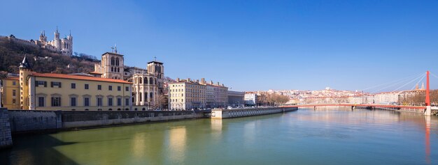 Vista panorâmica do rio Saône na cidade de Lyon, França