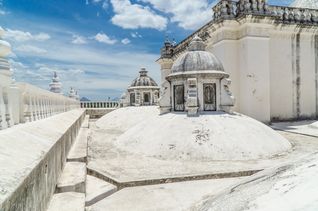 Vista panorâmica do telhado da Catedral de Leão, Nicarágua