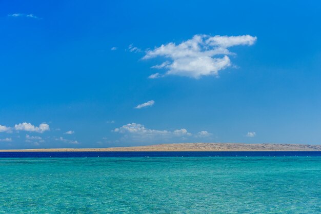 Vista panorâmica em férias de verão do mar vermelho