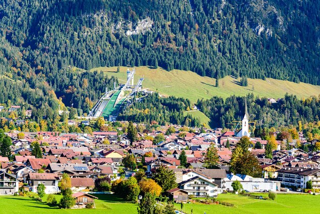 Vista panorâmica em Obersdorf em Allgau Baviera Baviera Alemanha Alpes Montanhas no Tirol Áustria