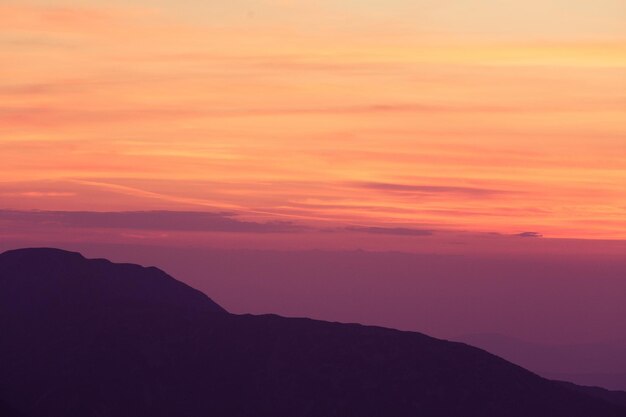 Foto vista panorámica del espectacular cielo durante la puesta de sol