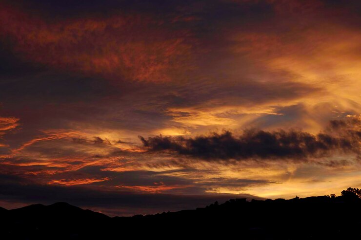 Foto vista panorámica del espectacular cielo durante la puesta de sol