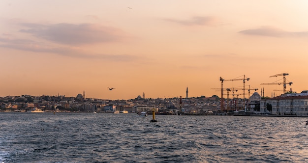 Foto vista panorámica de estambul al atardecer