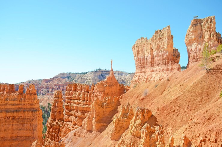 Foto vista panorámica de las formaciones rocosas en el parque nacional del cañón bryce