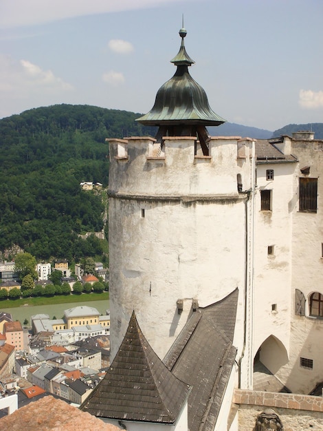 Vista panorámica de la fortaleza y la ciudad en un día de verano Salzburgo Austria