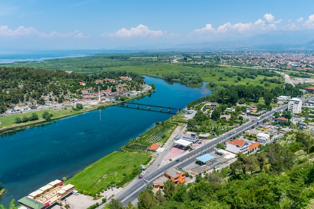 Vista panorámica desde la fortaleza de Rosafa (Shkoder, Albania).