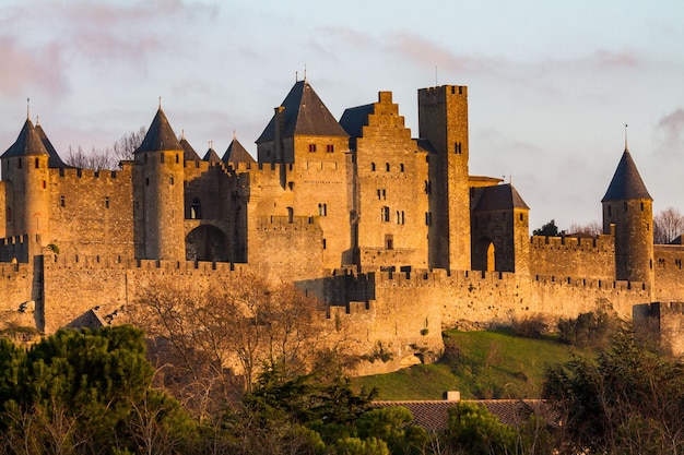 Vista panorámica del hermoso monumento del castillo Chateau Comtal ubicado en Carcassonne, Francia