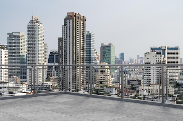 Vista panorámica del horizonte de Bangkok cubierta de observatorio de hormigón en la azotea durante el día Estilo de vida residencial y corporativo asiático de lujo Ciudad financiera Centro de bienes raíces Exhibición de productos maqueta techo vacío