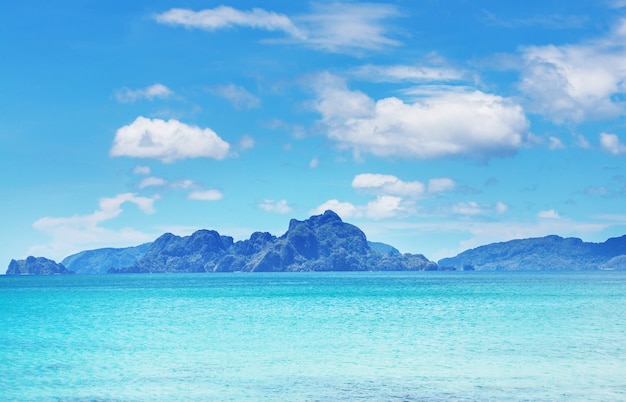 Vista panorâmica incrível da baía do mar e ilhas montanhosas, Palawan, Filipinas