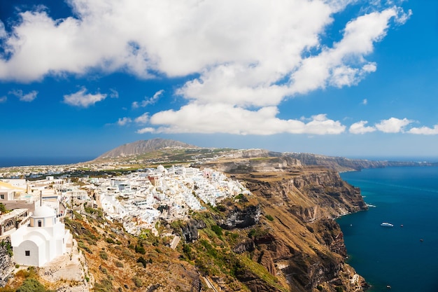 Vista panorámica de la isla de Santorini, Grecia. Hermoso paisaje de verano