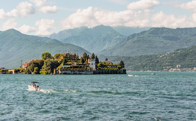 Foto vista panorámica de las islas borromanas del lago maggiore desde la ciudad de stresa