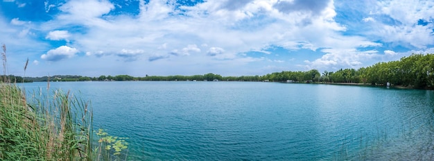 Vista panorámica del lago de Banyoles Cataluña España