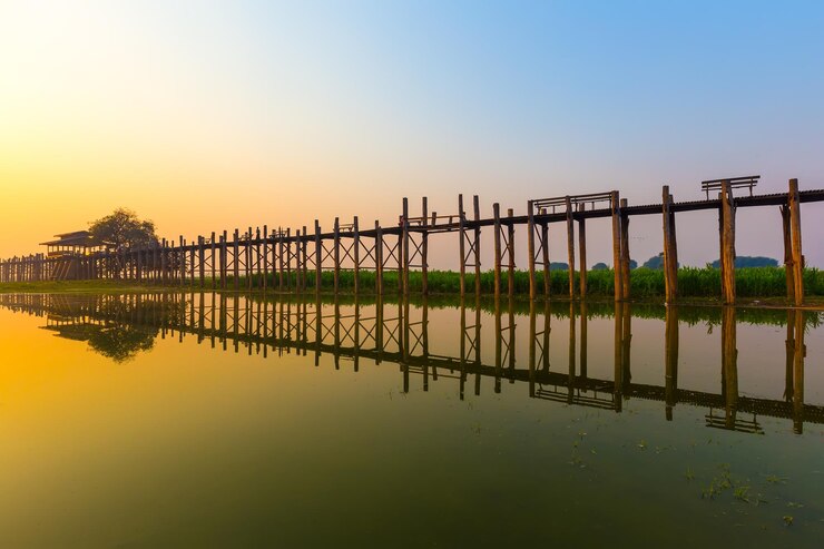 Foto vista panorámica del lago contra el cielo despejado durante la puesta de sol
