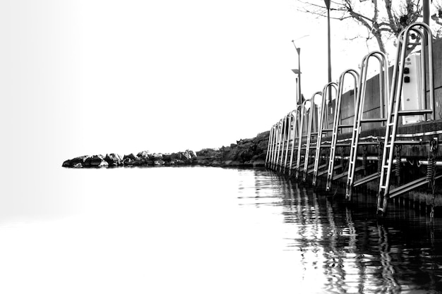 Foto vista panorámica del lago contra el cielo despejado