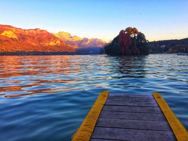 Foto vista panorámica del lago contra el cielo durante la puesta de sol