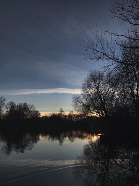 Foto vista panorámica del lago contra el cielo durante la puesta de sol