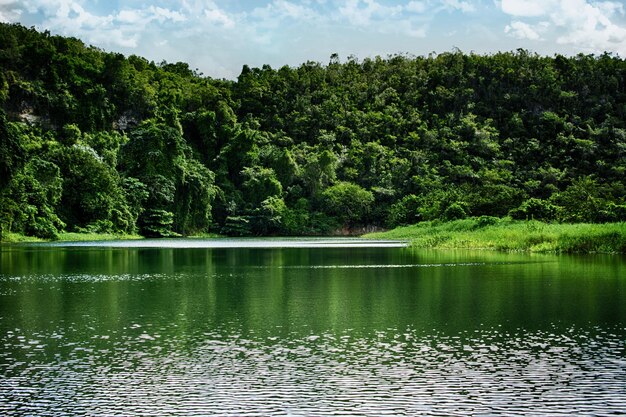 Foto vista panorámica del lago contra el cielo