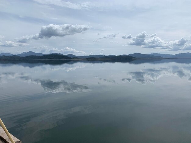 Foto vista panorámica del lago contra el cielo