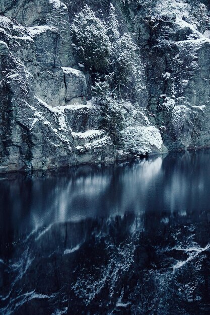 Foto vista panorámica del lago durante el invierno