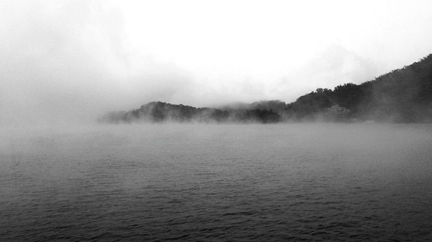 Foto vista panorámica del lago durante el invierno