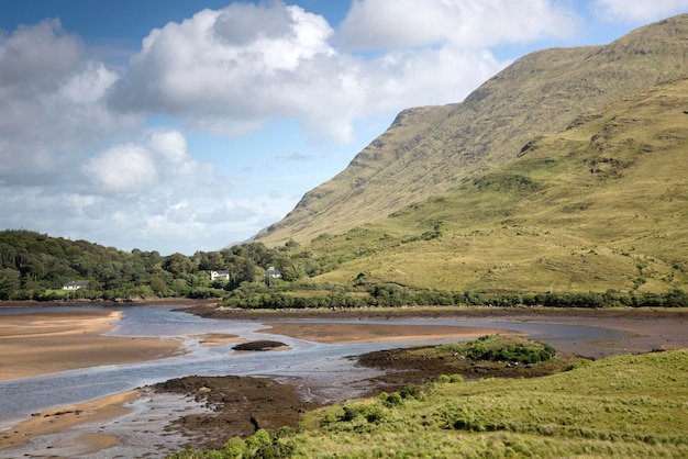 Vista panorámica del lago Killary Fjord Connemara Galway Irlanda