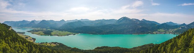 Foto vista panorámica del lago y las montañas contra el cielo