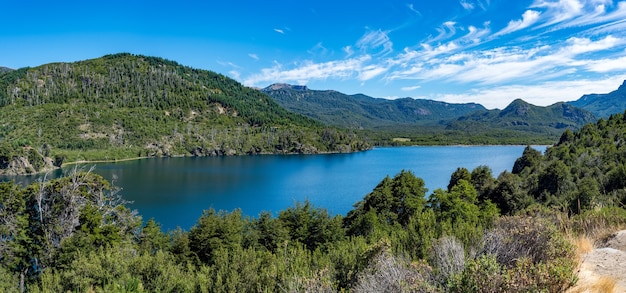 Foto vista panorámica de un lago