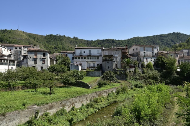 Vista panorámica de Laino Borgo, un pueblo en las montañas de la región de Calabria, Italia