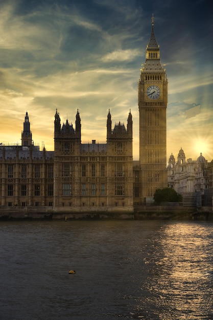 Vista panorámica de londres con big bensunset en big ben