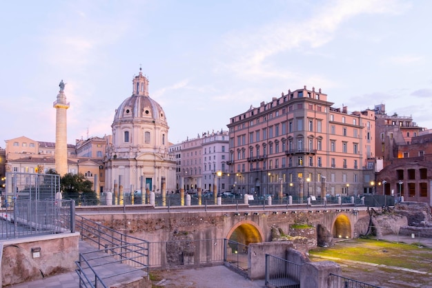 Vista panorámica por la mañana en Roma, Italia.