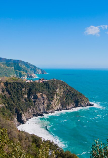 Foto vista panorámica del mar contra el cielo azul