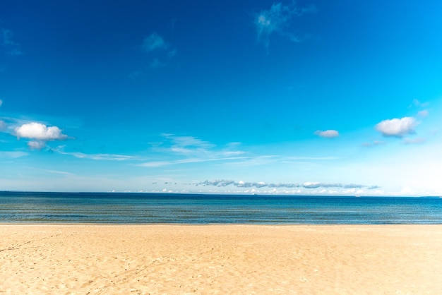 Foto vista panorámica del mar contra el cielo azul